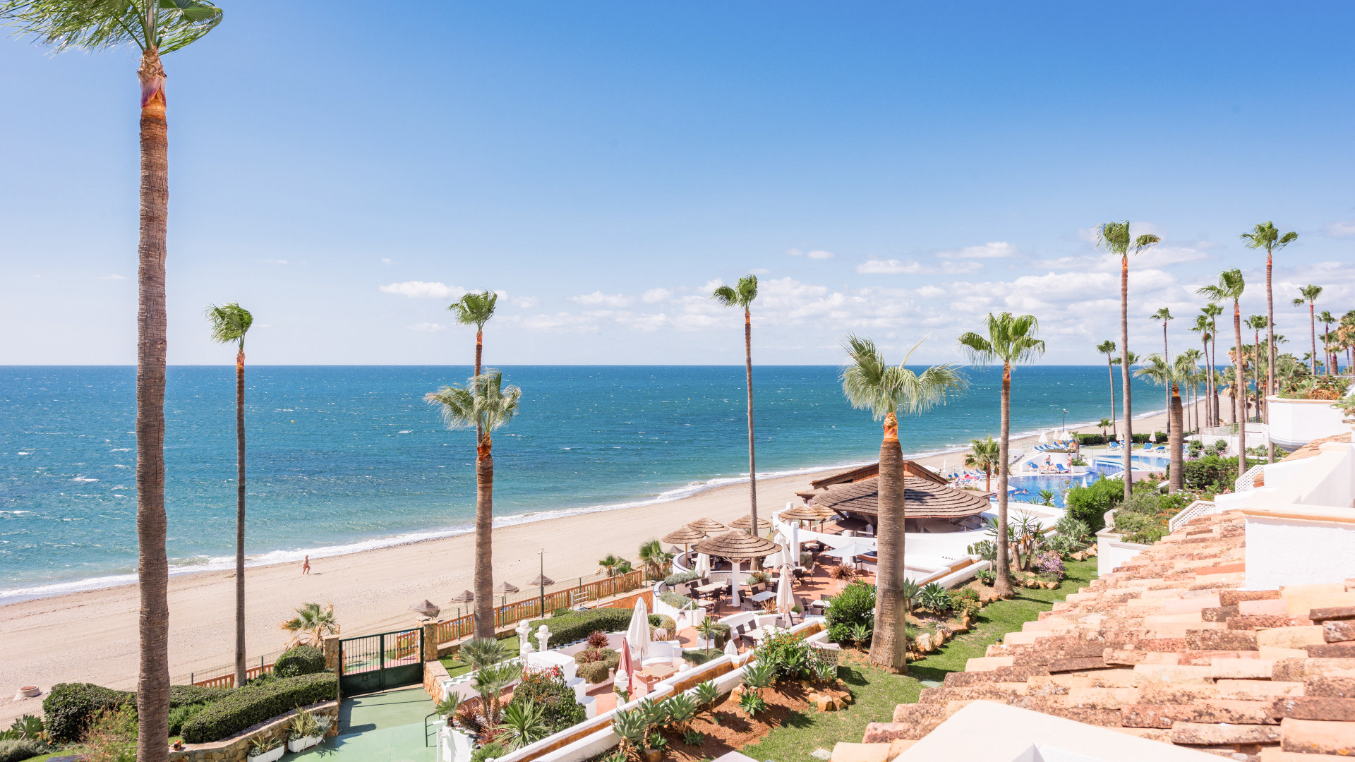 3 Bedroom Penthouse in Estepona - Photo 2