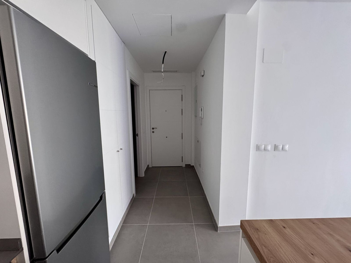 2 Bedroom Apartment in Benalmádena - Photo 10