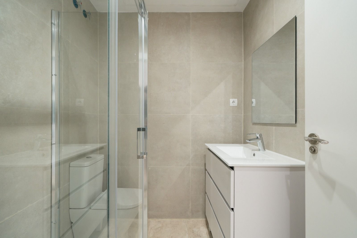 2 Bedroom Penthouse in Benahavís - Photo 20