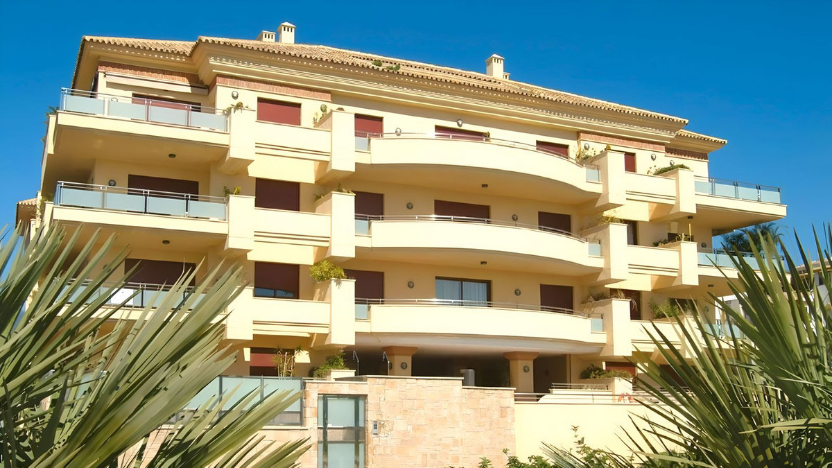 2 Bedroom Apartment in San Pedro de Alcántara - Photo 39