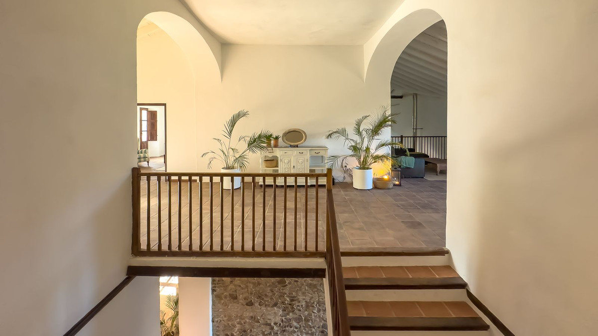 8 Bedroom Country house in Málaga - Photo 30