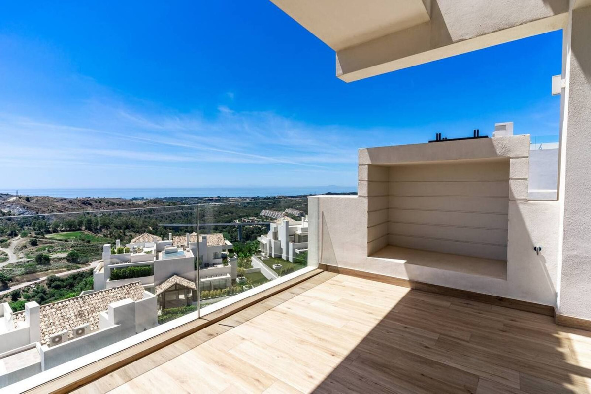 4 Bedroom Penthouse in Benahavís - Photo 20