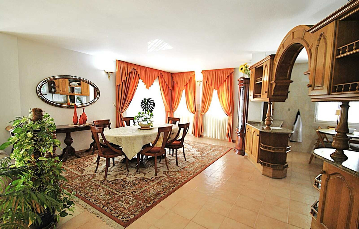 4 Bedroom Villa in Mijas - Photo 6
