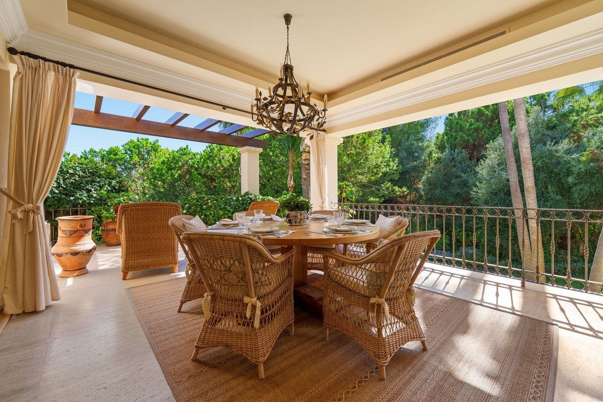 6 Bedroom Villa in Marbella - Photo 9
