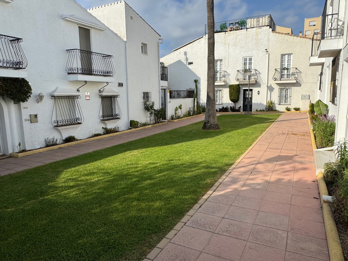 3 Bedroom Townhouse in Estepona - Фото 10