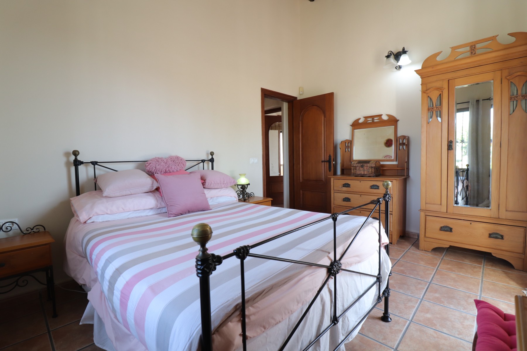 Chalet de 4 dormitorios en Alicante – Foto 24