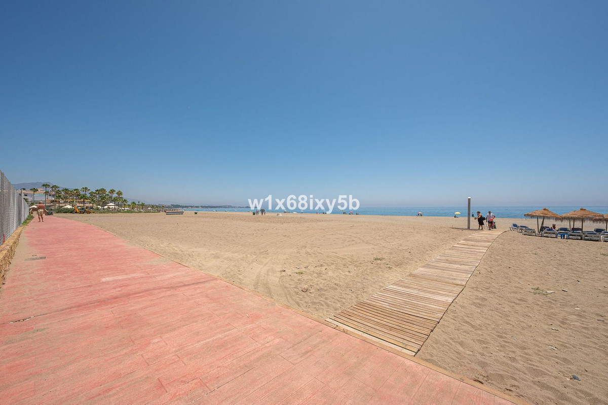 2 Bedroom Townhouse in Estepona - Photo 36