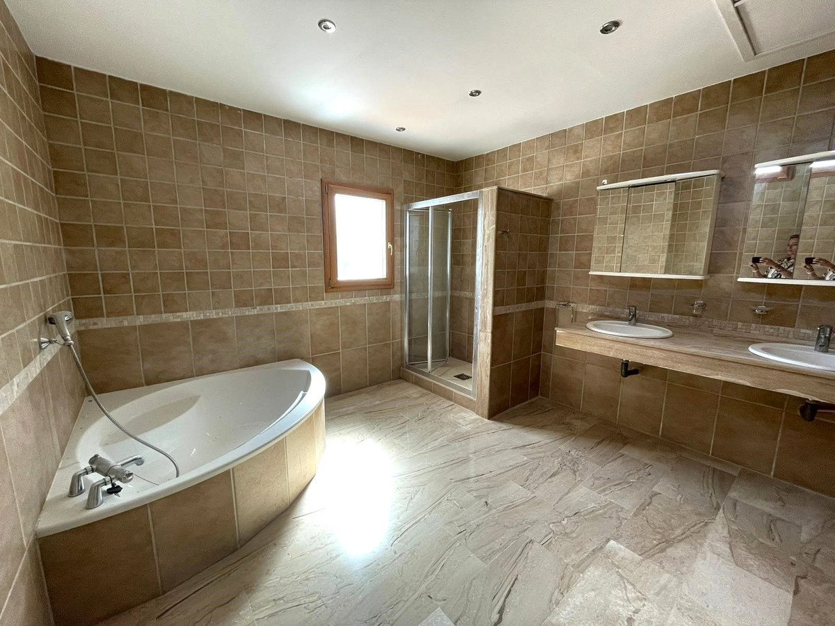 5 Bedroom Villa in Mijas - Photo 22