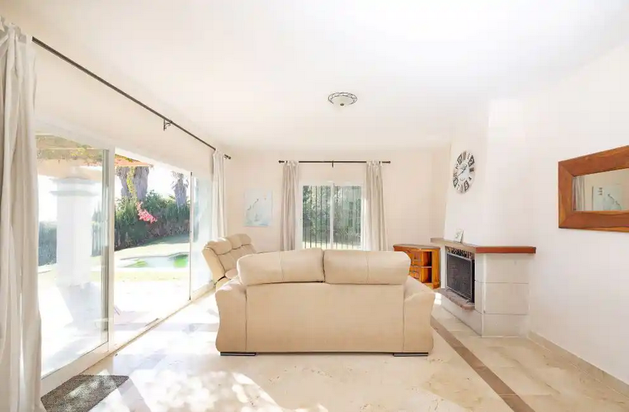 4 Bedroom Villa in La Alcaidesa - Photo 4