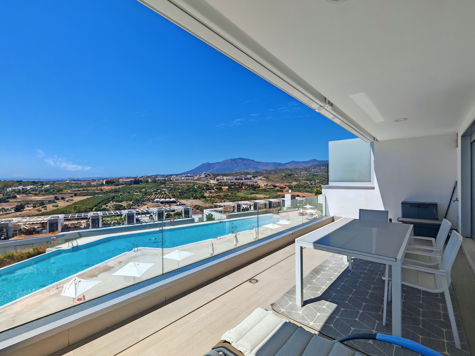 3 Bedroom Apartment in Estepona - Photo 14