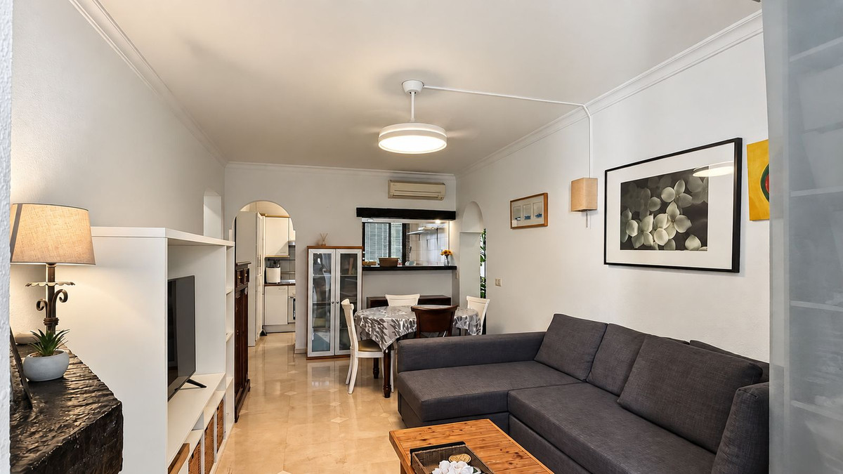 2 Bedroom Apartment in Mijas - Photo 8