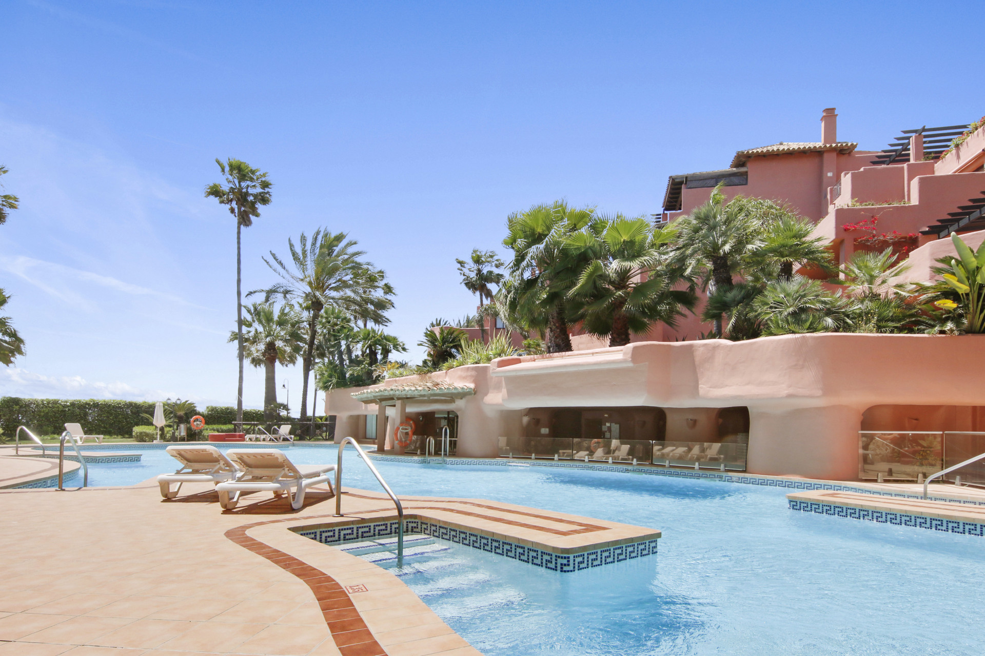 3 Bedroom Penthouse in Estepona - Photo 23