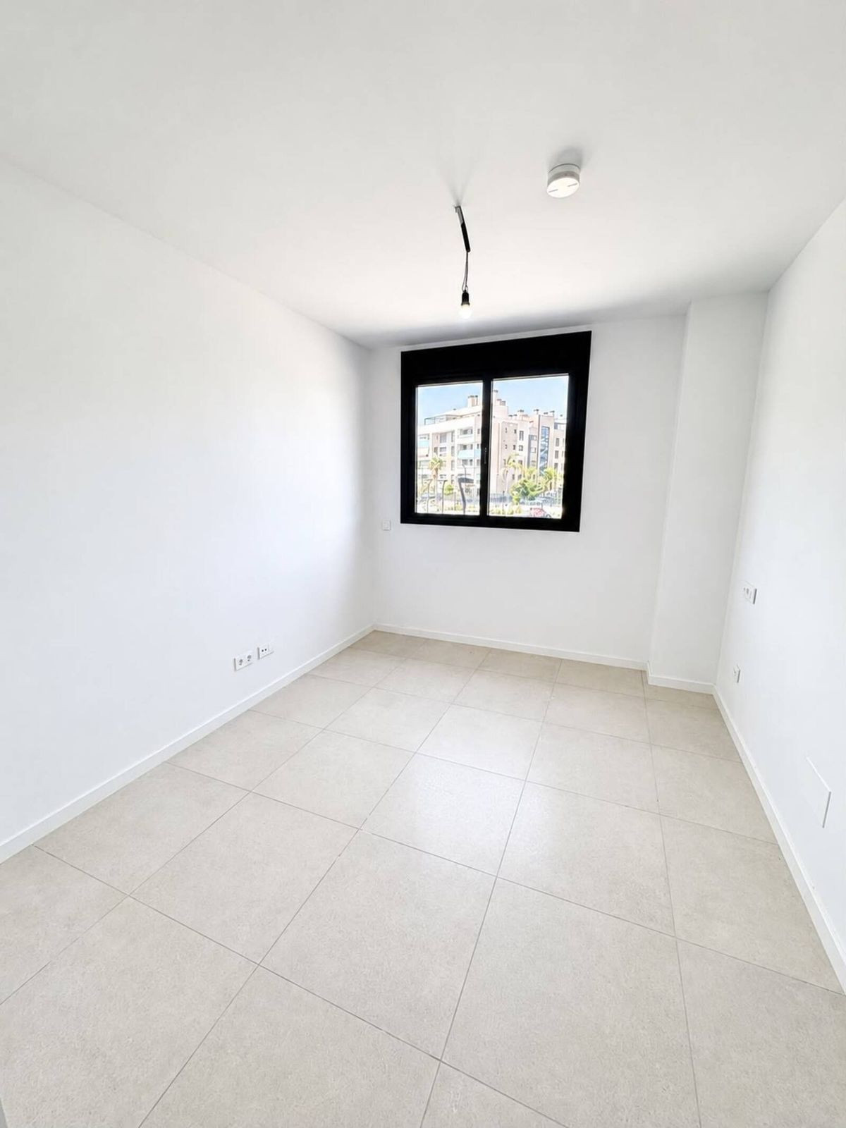 2 Bedroom Apartment in Torremolinos - Photo 22
