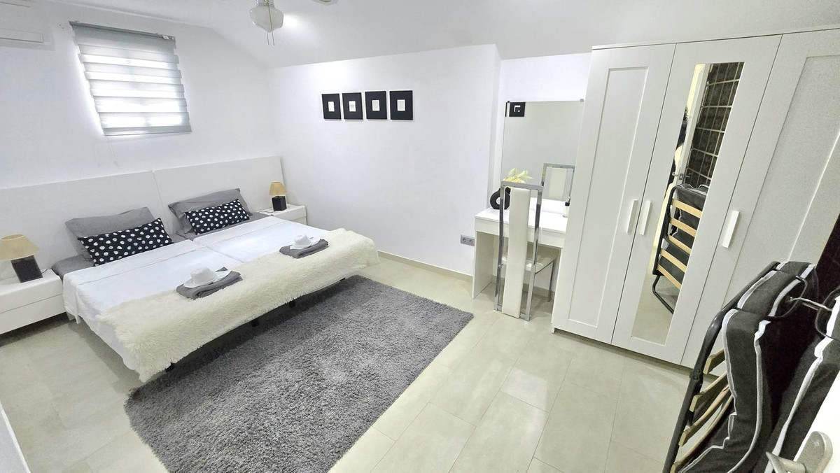 8 Bedroom Villa in Marbella - Photo 35