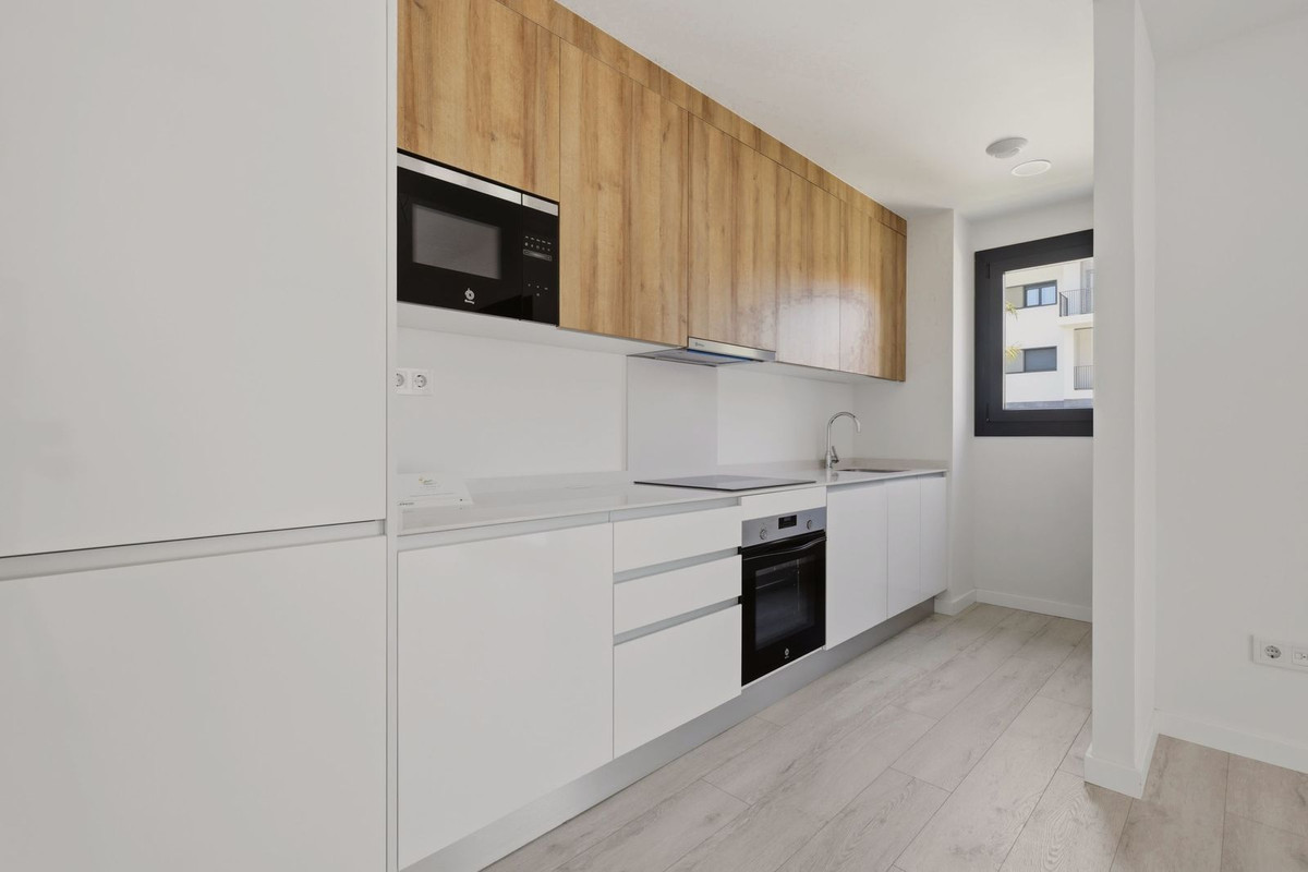 3 Bedroom Apartment in Estepona - Photo 14