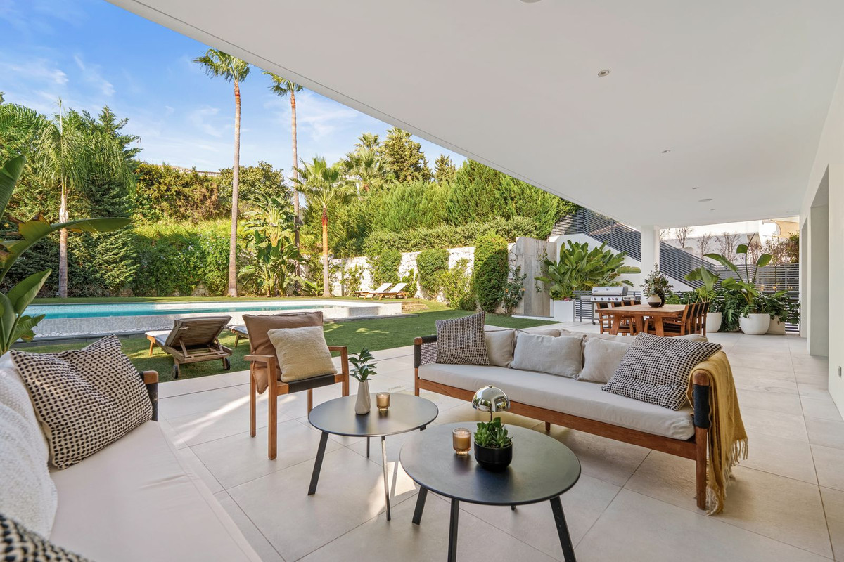 5 Bedroom Villa in Marbella - Photo 6