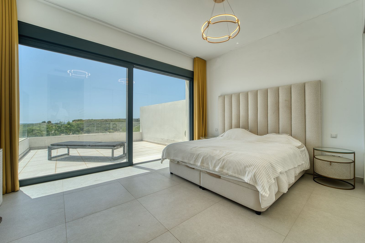 3 Bedroom Townhouse in Casares - Photo 3