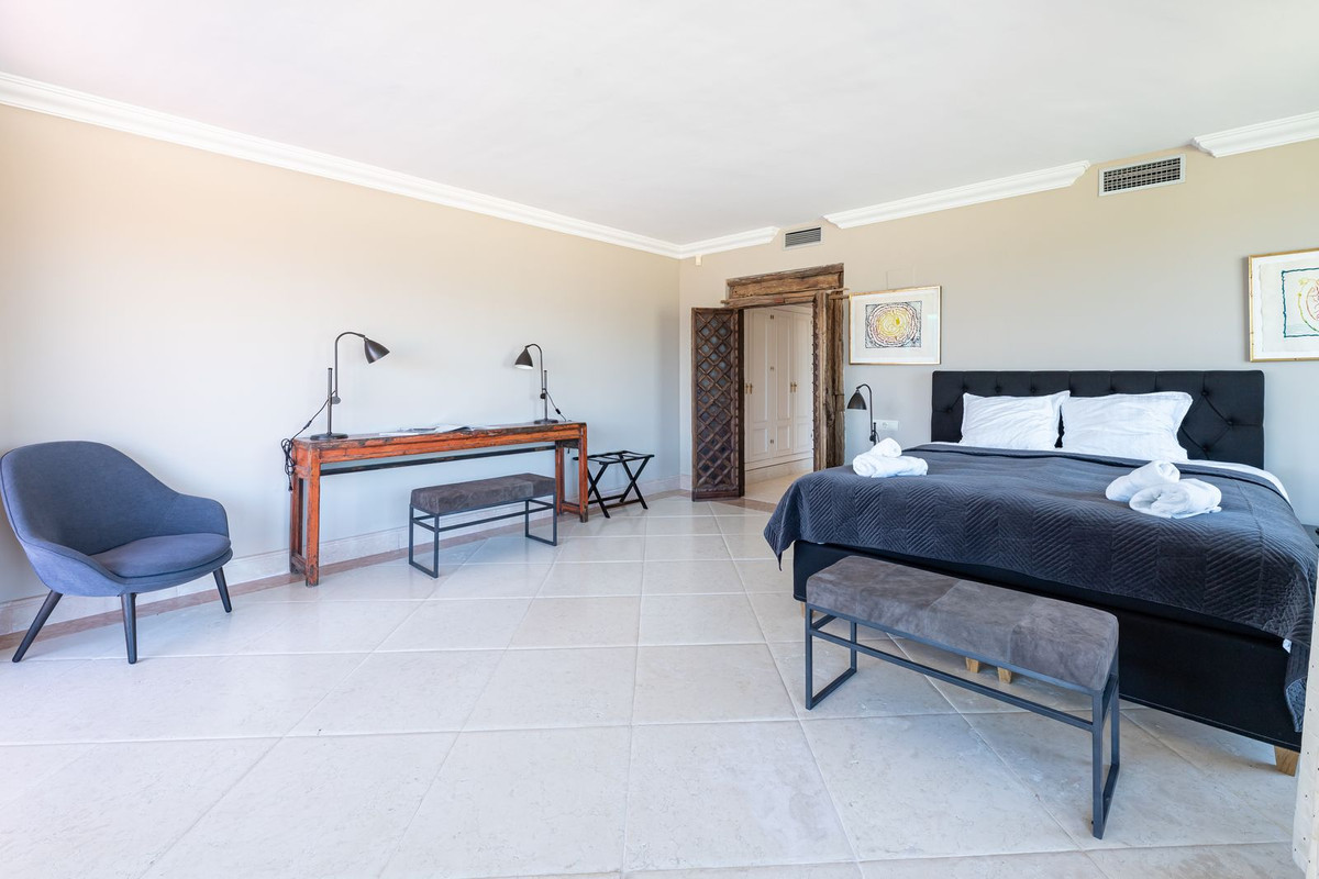 Piso de 5 dormitorios con piscina en Málaga – Foto 17