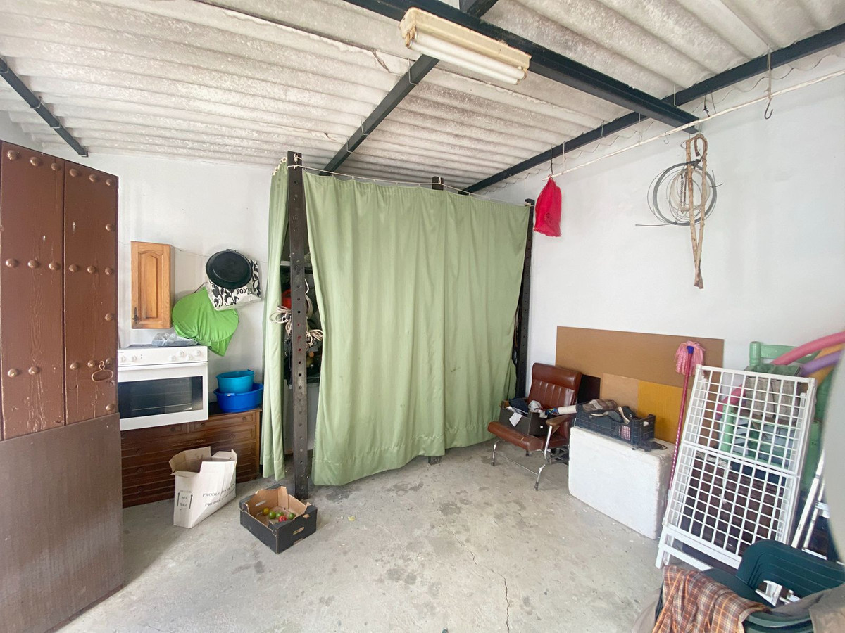 4 Bedroom Townhouse in Coín - Photo 13