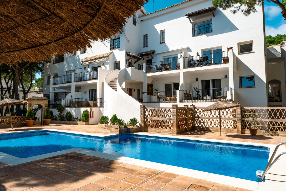2 Bedroom Apartment in Marbella - Photo 24