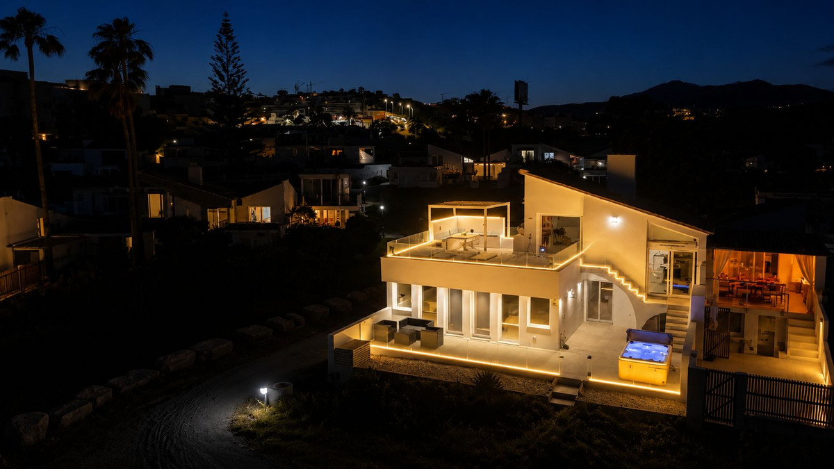 4 Bedroom Villa in Estepona - Photo 25