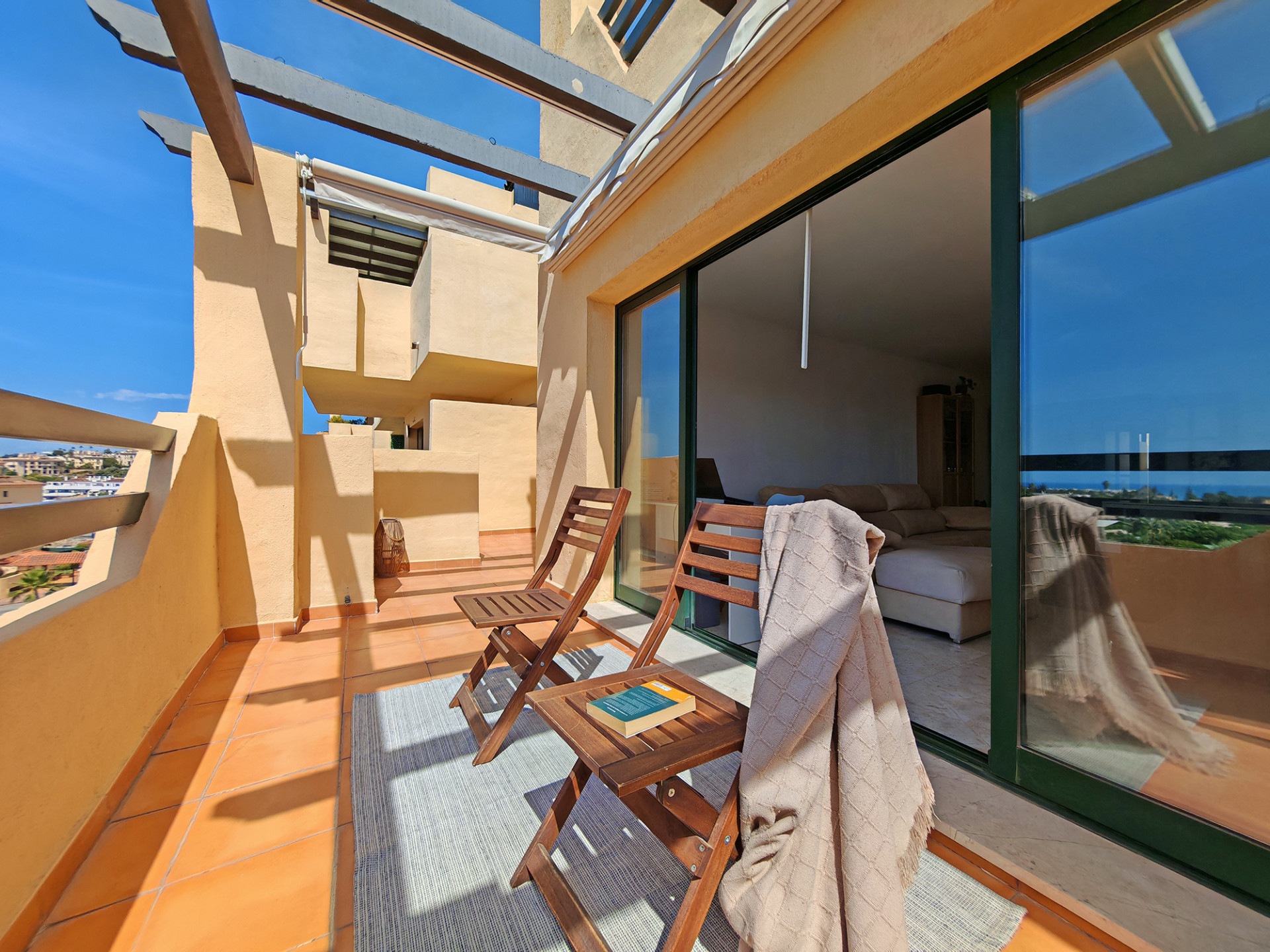 3 Bedroom Penthouse in Estepona - Photo 9