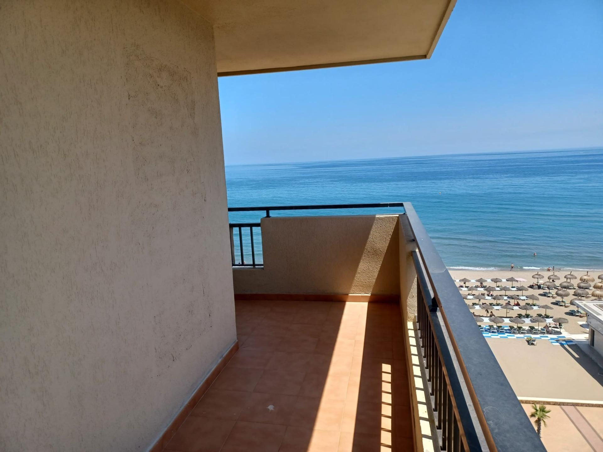 2 Bedroom Apartment in Fuengirola - Photo 12