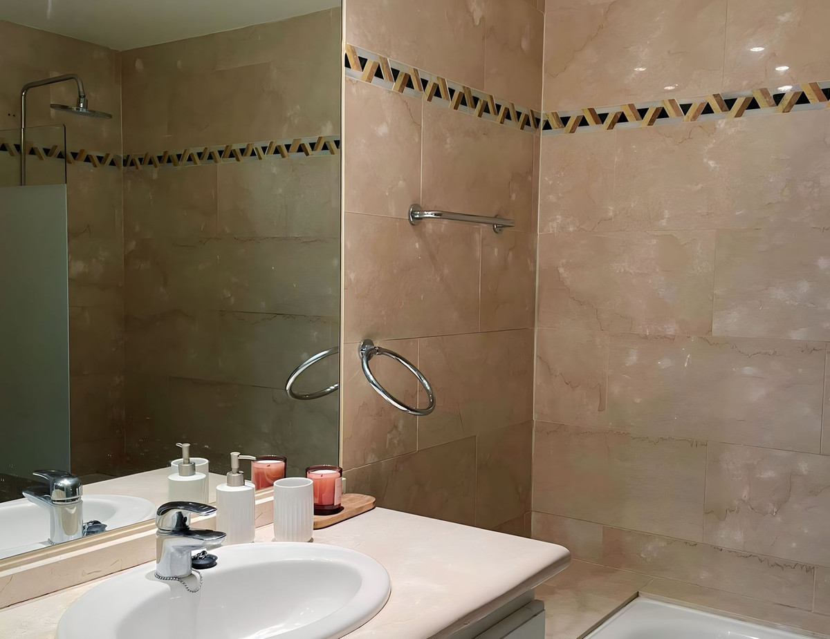 2 Bedroom Apartment in Marbella - Photo 16
