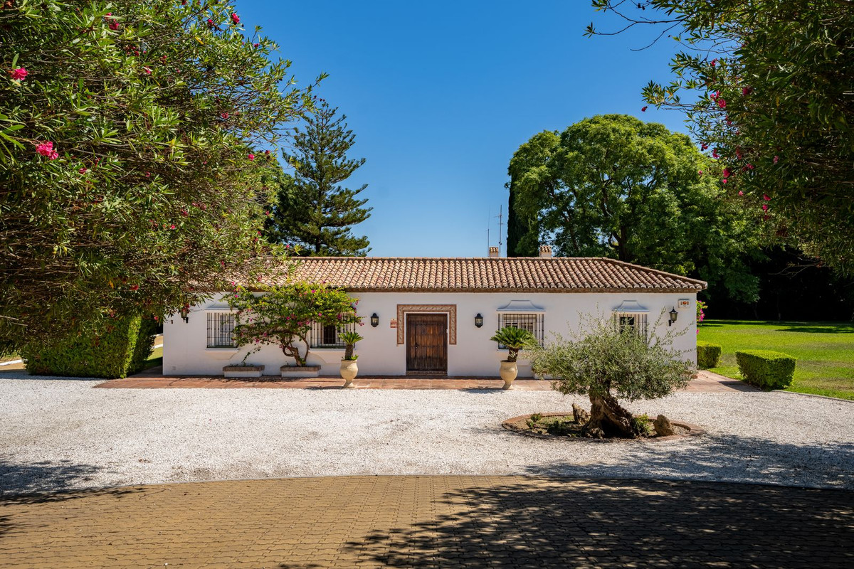 8 Bedroom Country house in Estepona - Фото 5