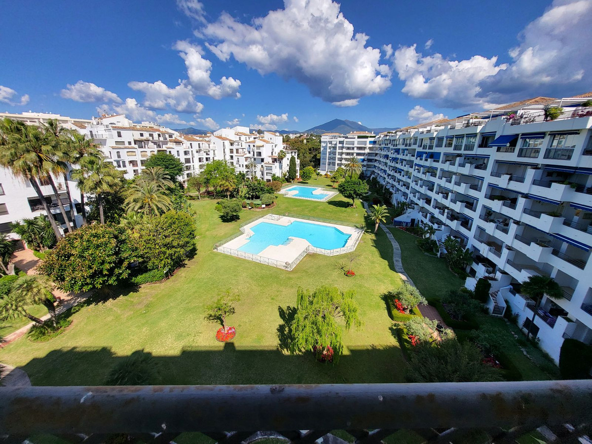 Piso de 4 dormitorios con piscina en Málaga – Foto 8
