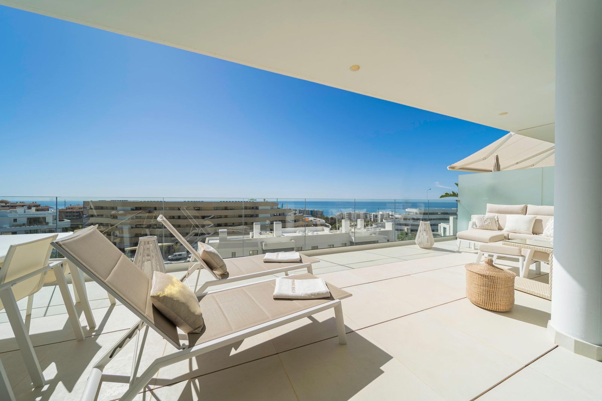 2 Bedroom Apartment in Benalmádena - Photo 4