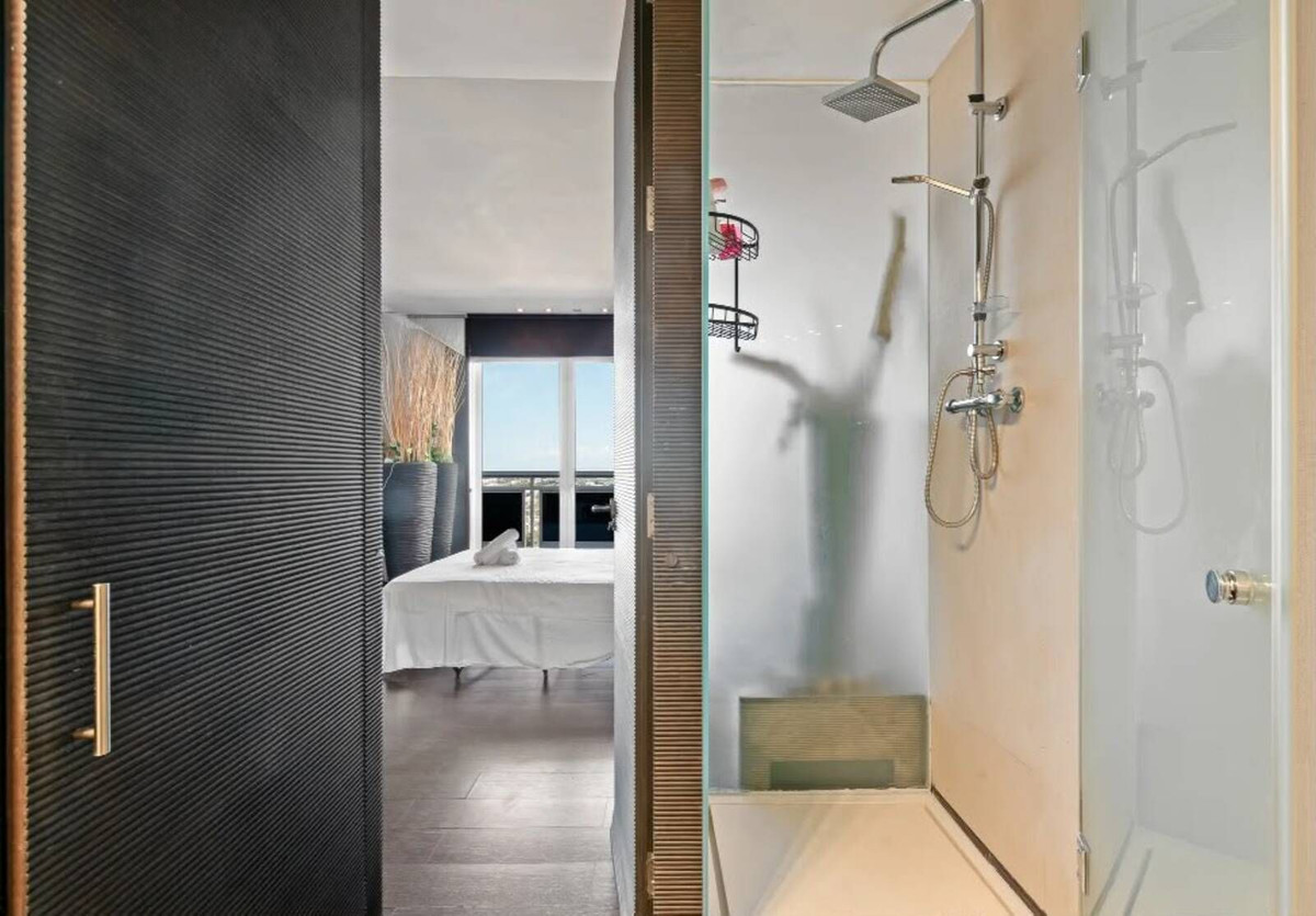1 Bedroom Apartment in Marbella - Photo 16