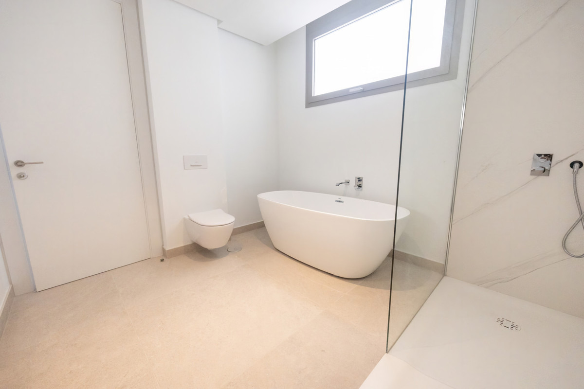 3 Bedroom Apartment in Benahavís - Photo 20