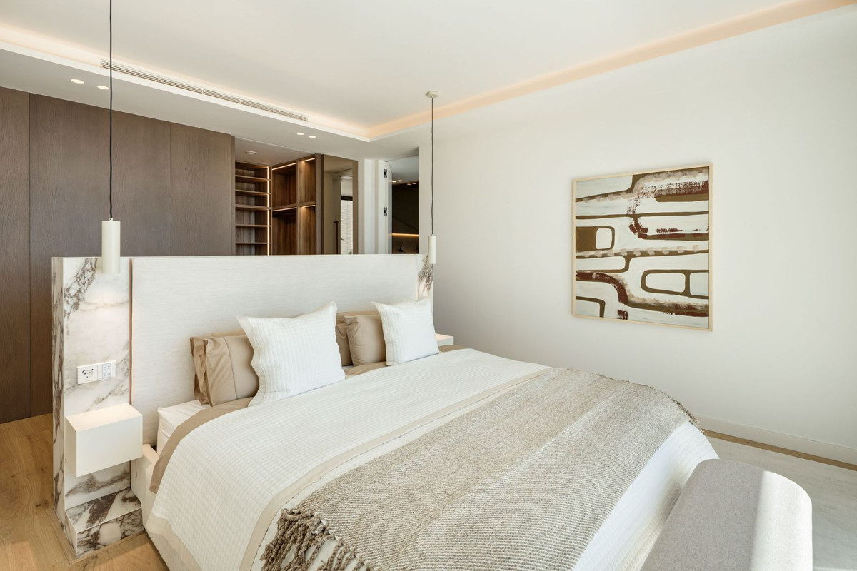 5 Bedroom Villa in Marbella - Photo 25