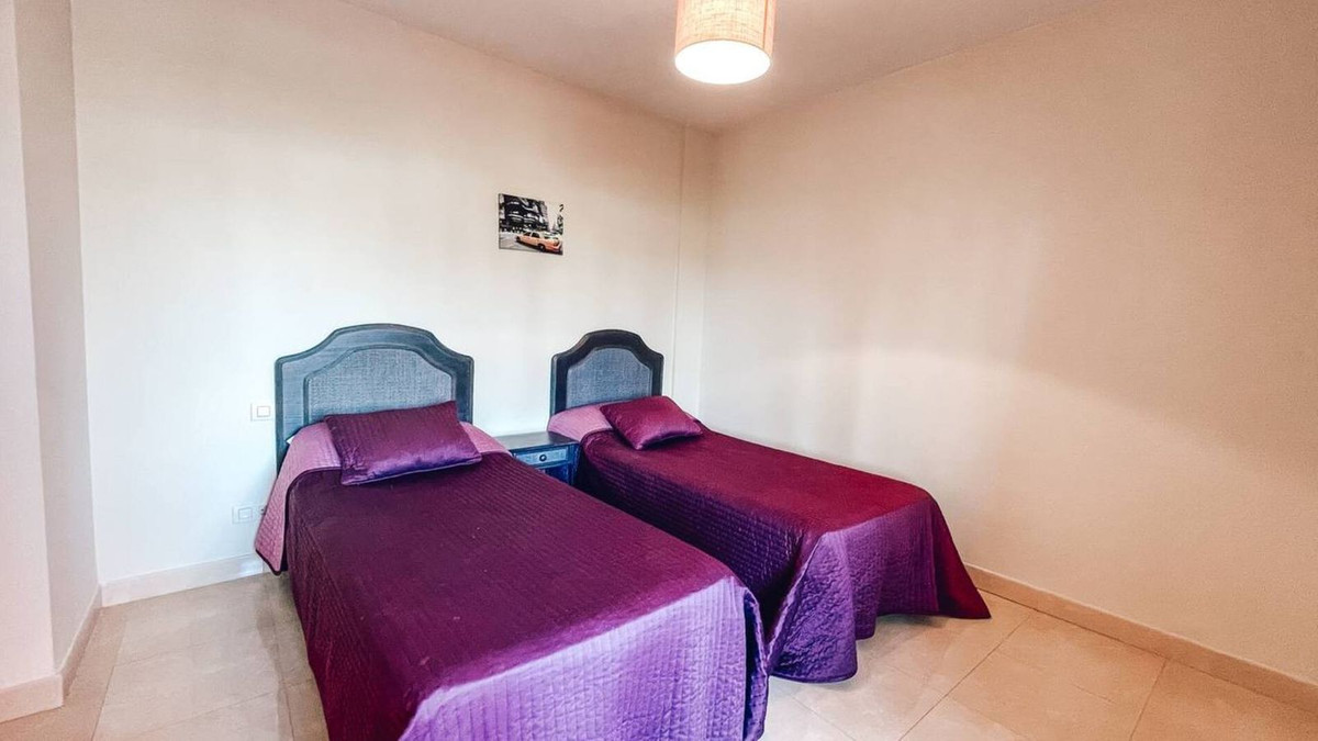 3 Bedroom Apartment in Estepona - Photo 14