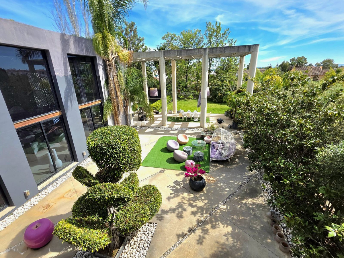 5 Bedroom Villa in Estepona - Photo 26
