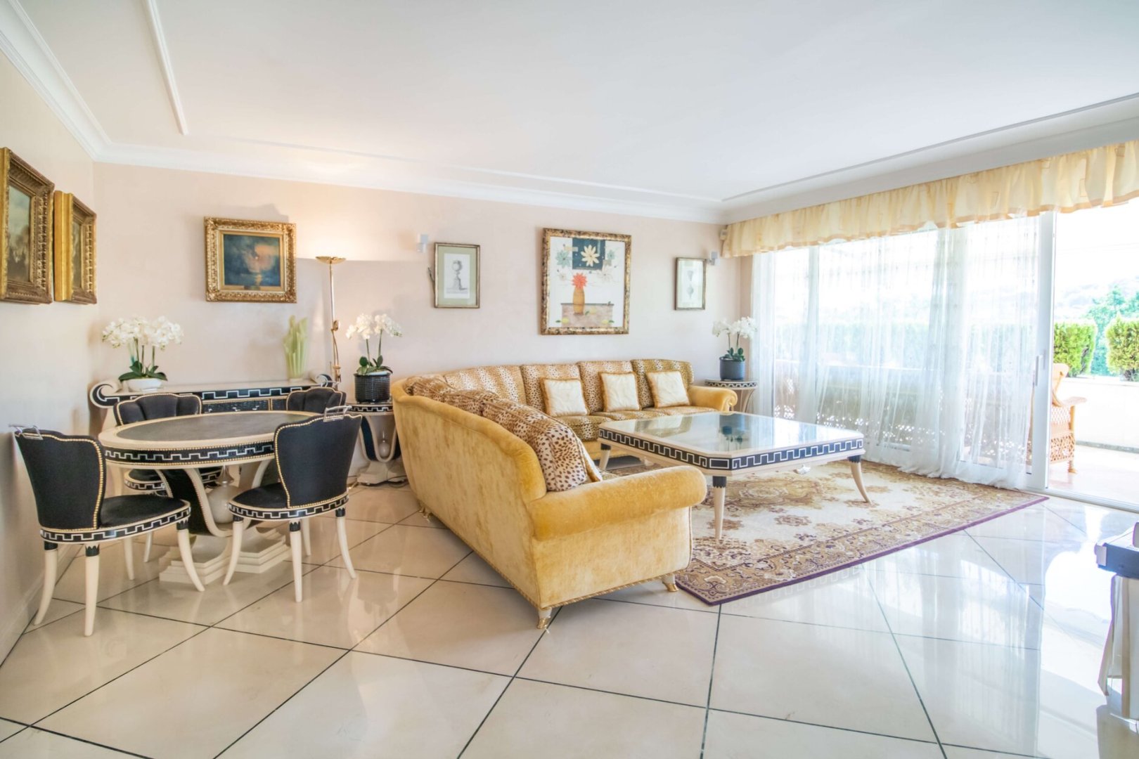 4 Bedroom Apartment in Marbella - Photo 3