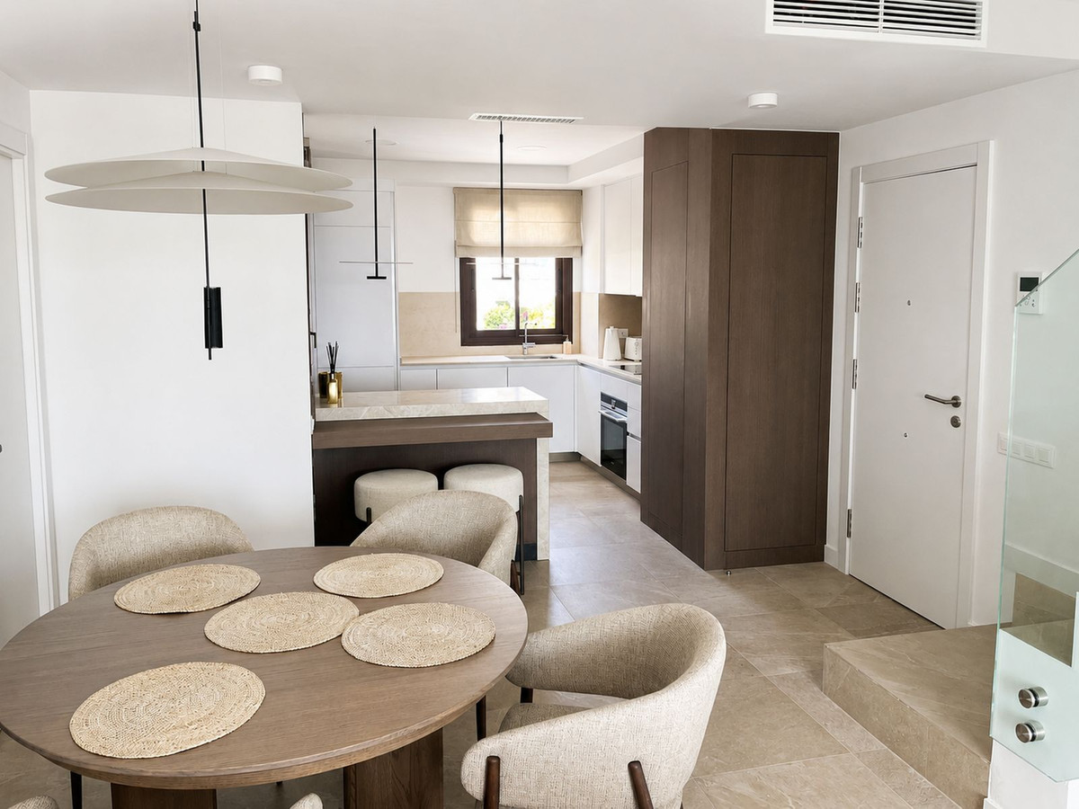 3 Bedroom Penthouse in Estepona - Photo 5