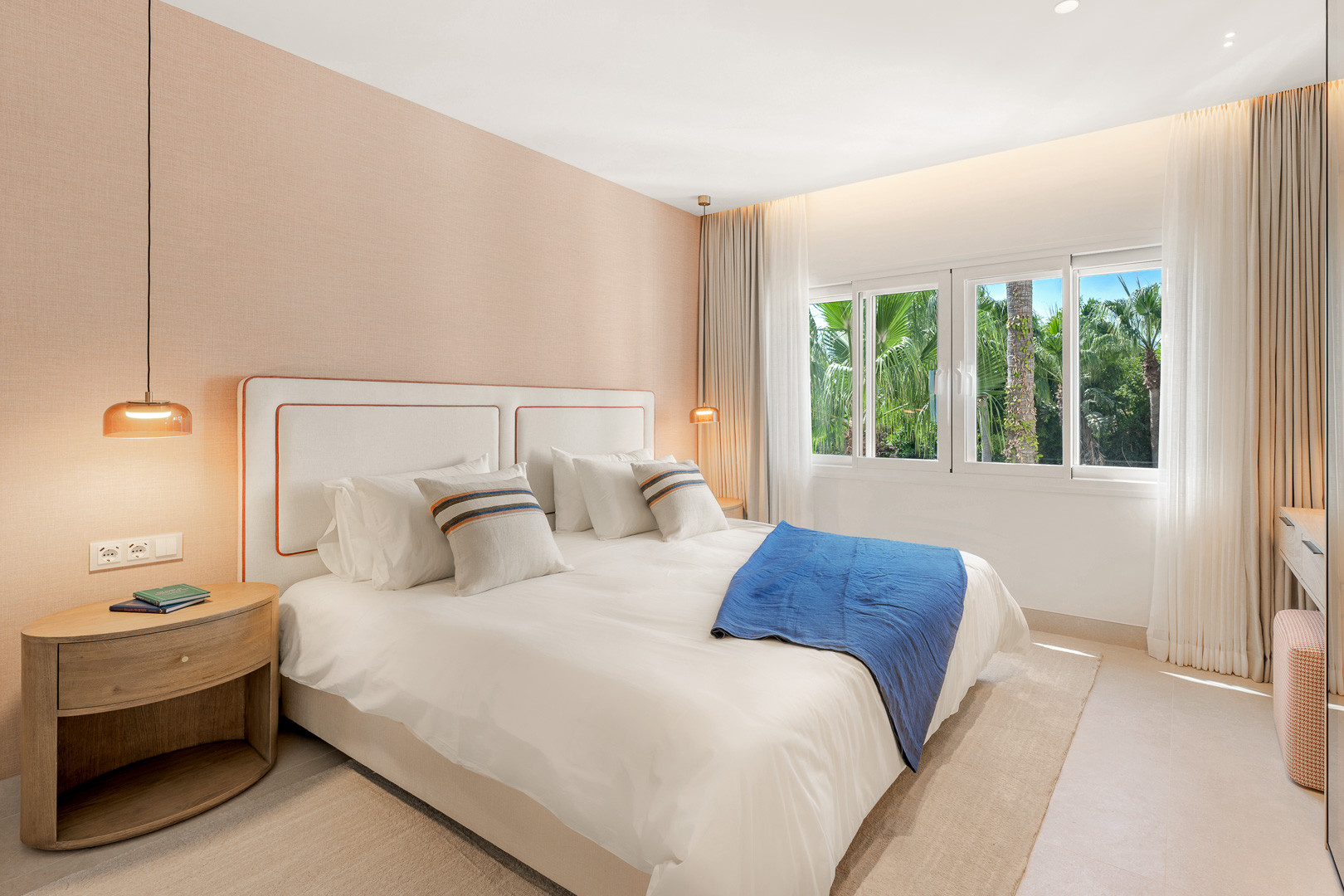 3 Bedroom Penthouse in Estepona - Photo 35