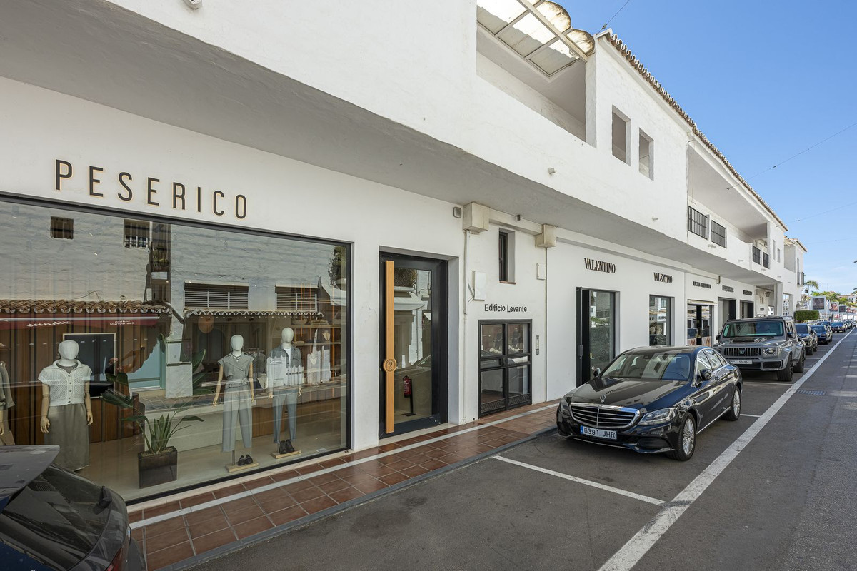 2 Bedroom Apartment in Marbella - Photo 37
