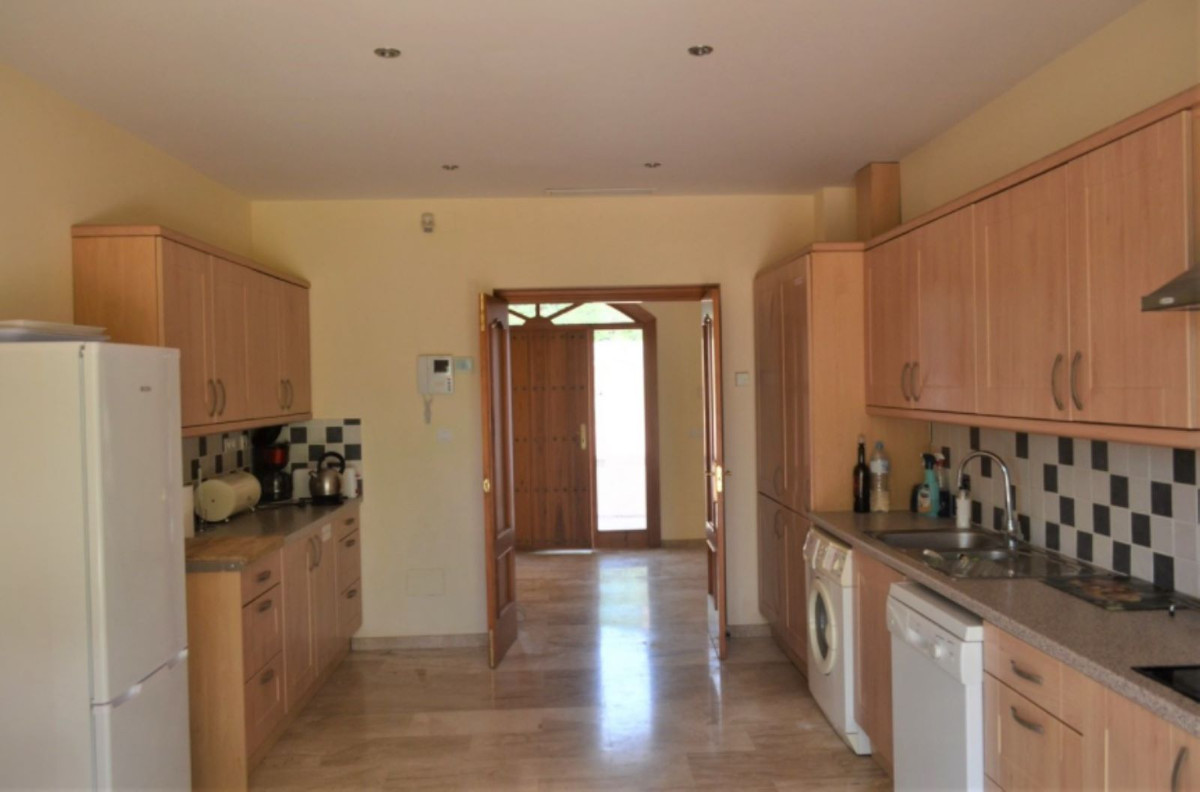 5 Bedroom Villa in Mijas - Photo 7