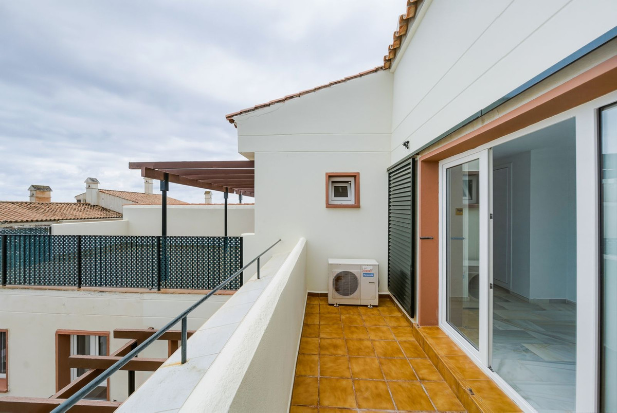 3 Bedroom Penthouse in Benalmádena - Photo 6