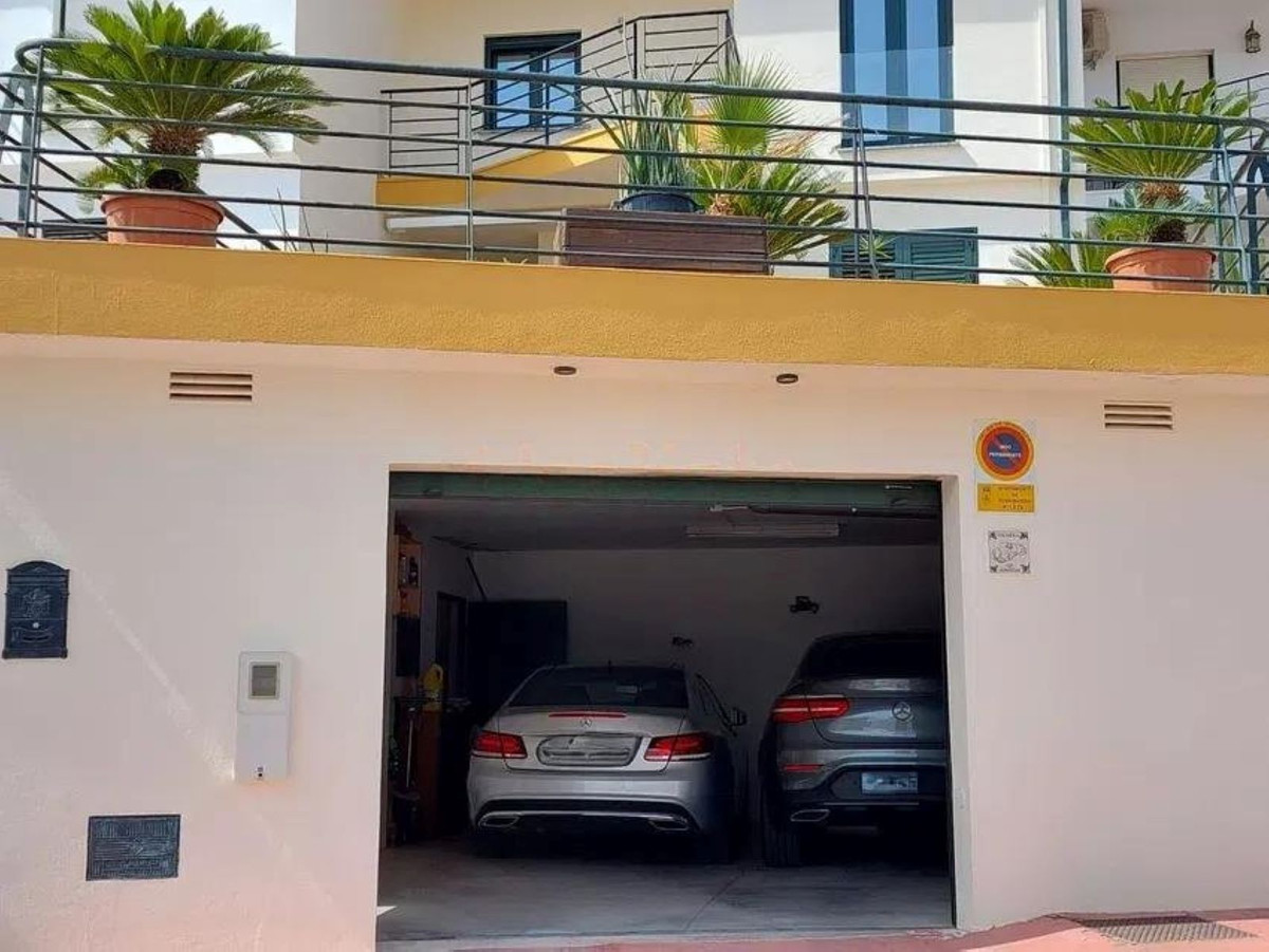 3 Bedroom Townhouse in Benalmádena - Photo 4