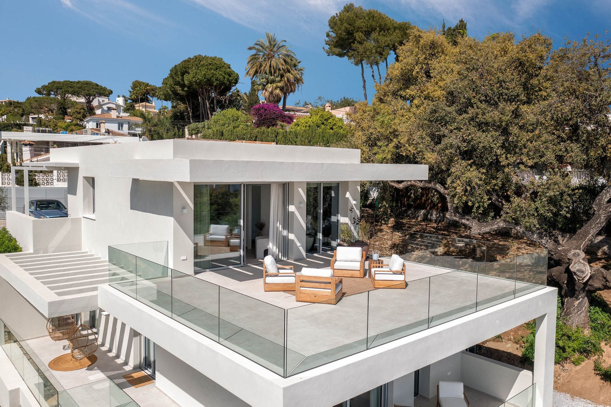 5 Bedroom Villa in Marbella - Photo 7