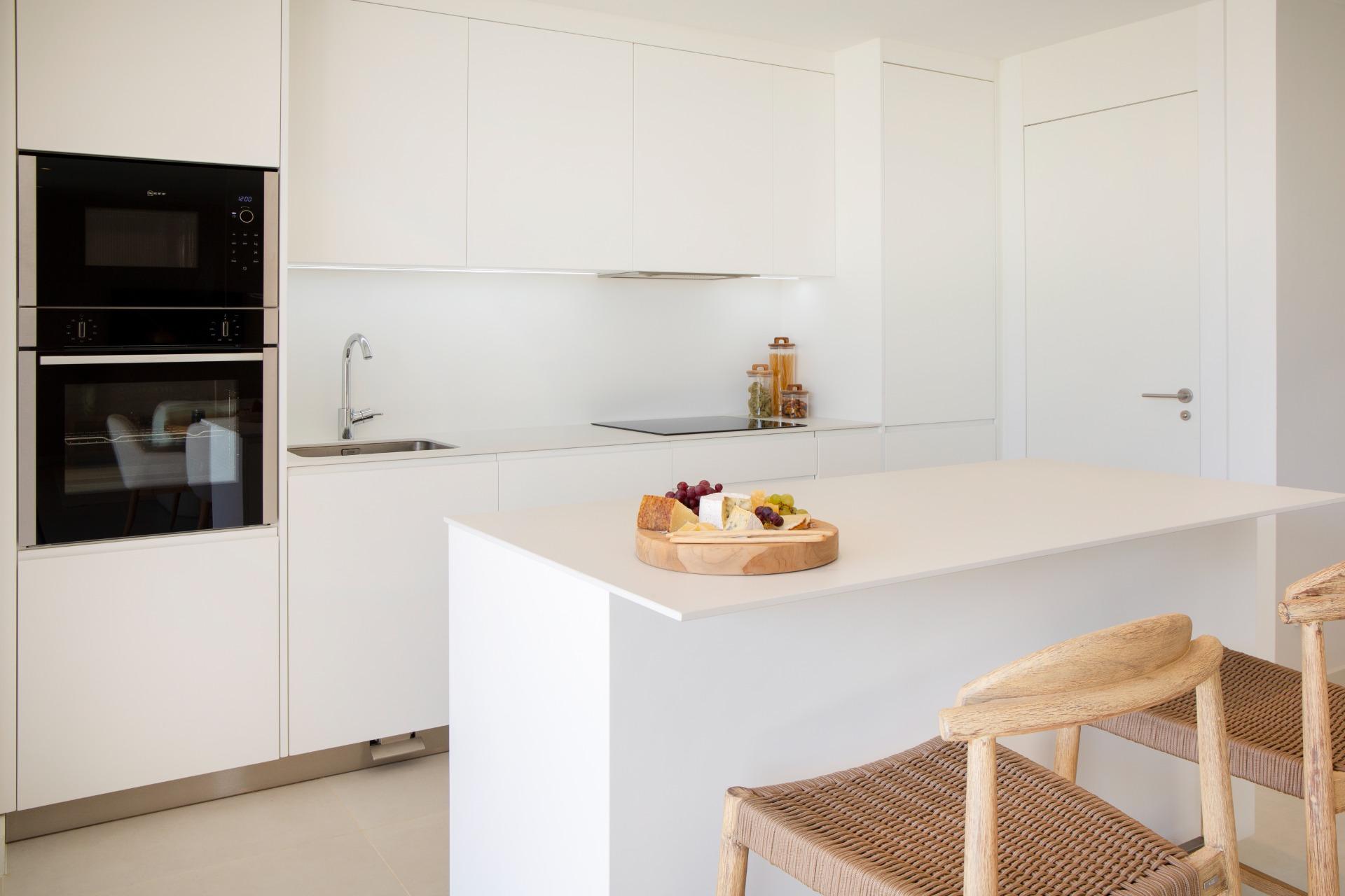2 Bedroom Apartment in Fuengirola - Photo 3