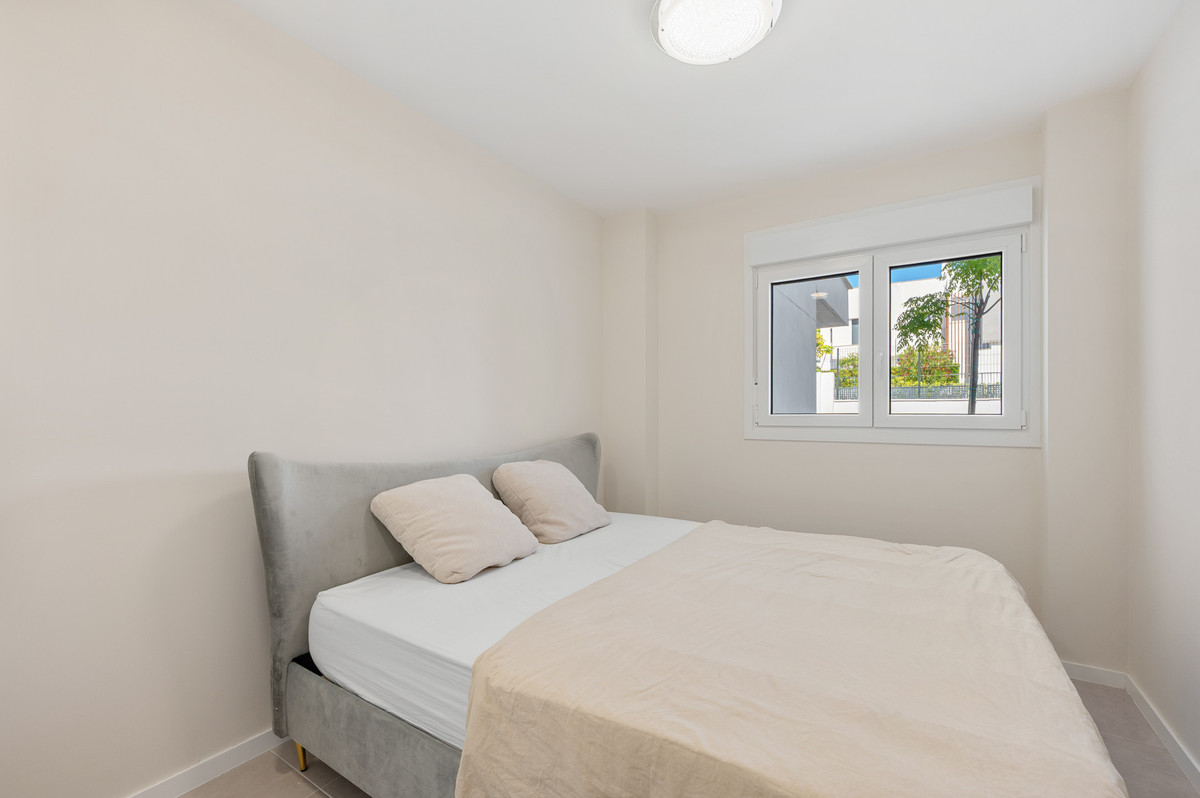 2 Bedroom Apartment in Estepona - Фото 21