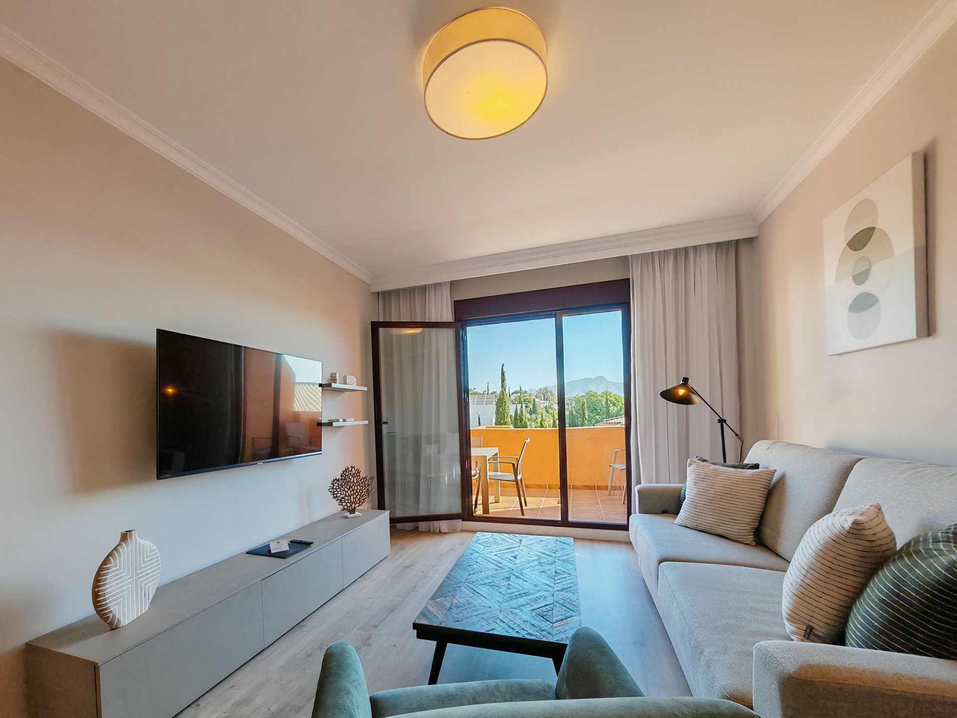 2 Bedroom Apartment in Benahavís - Foto 2