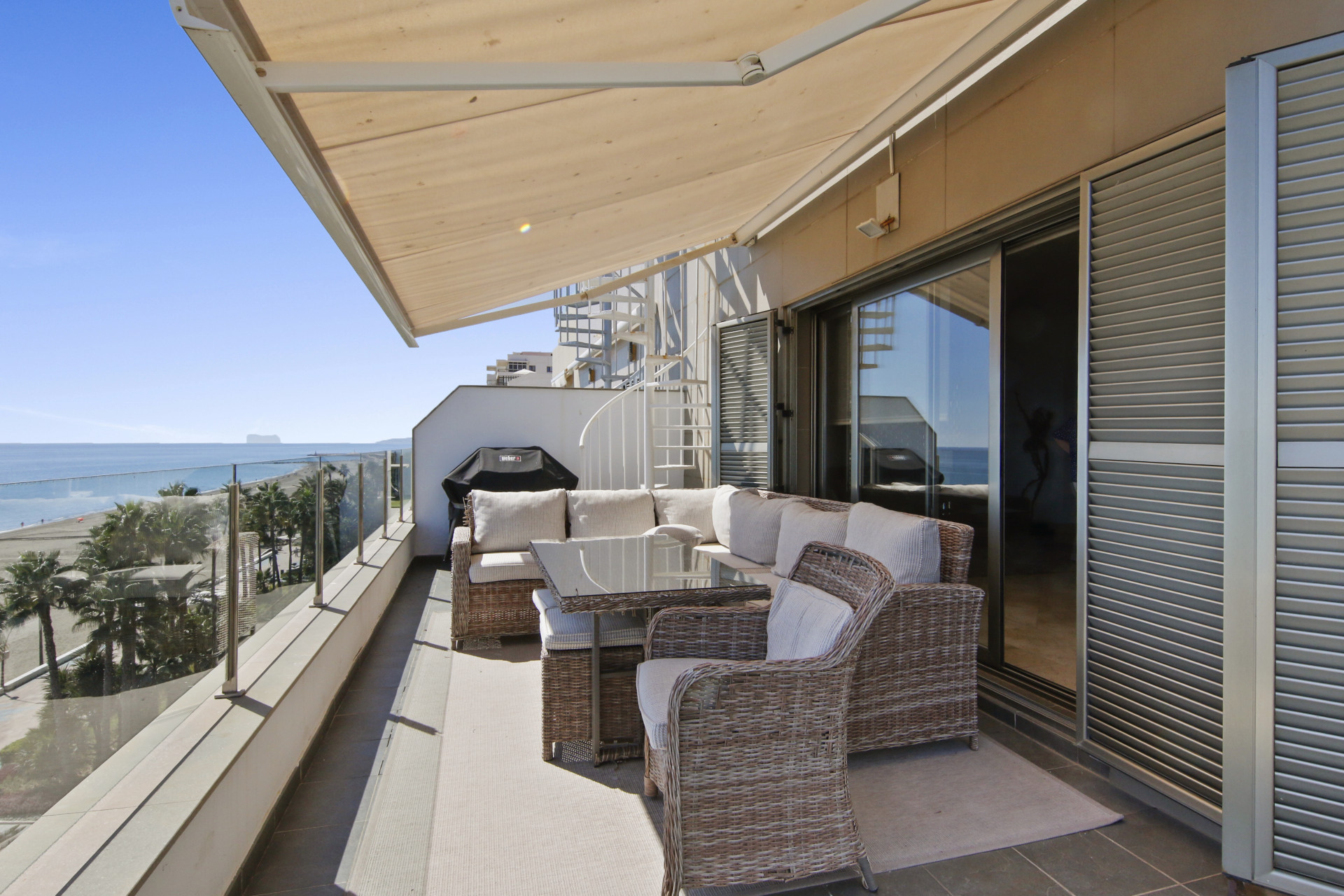 3 Bedroom Penthouse in Estepona - Photo 4
