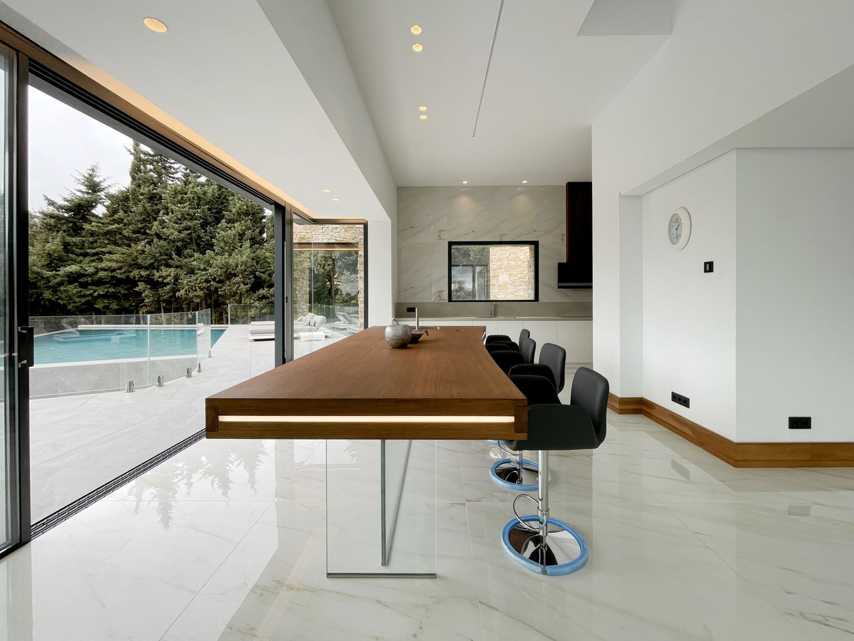 6 Bedroom Villa in San Roque - Photo 29