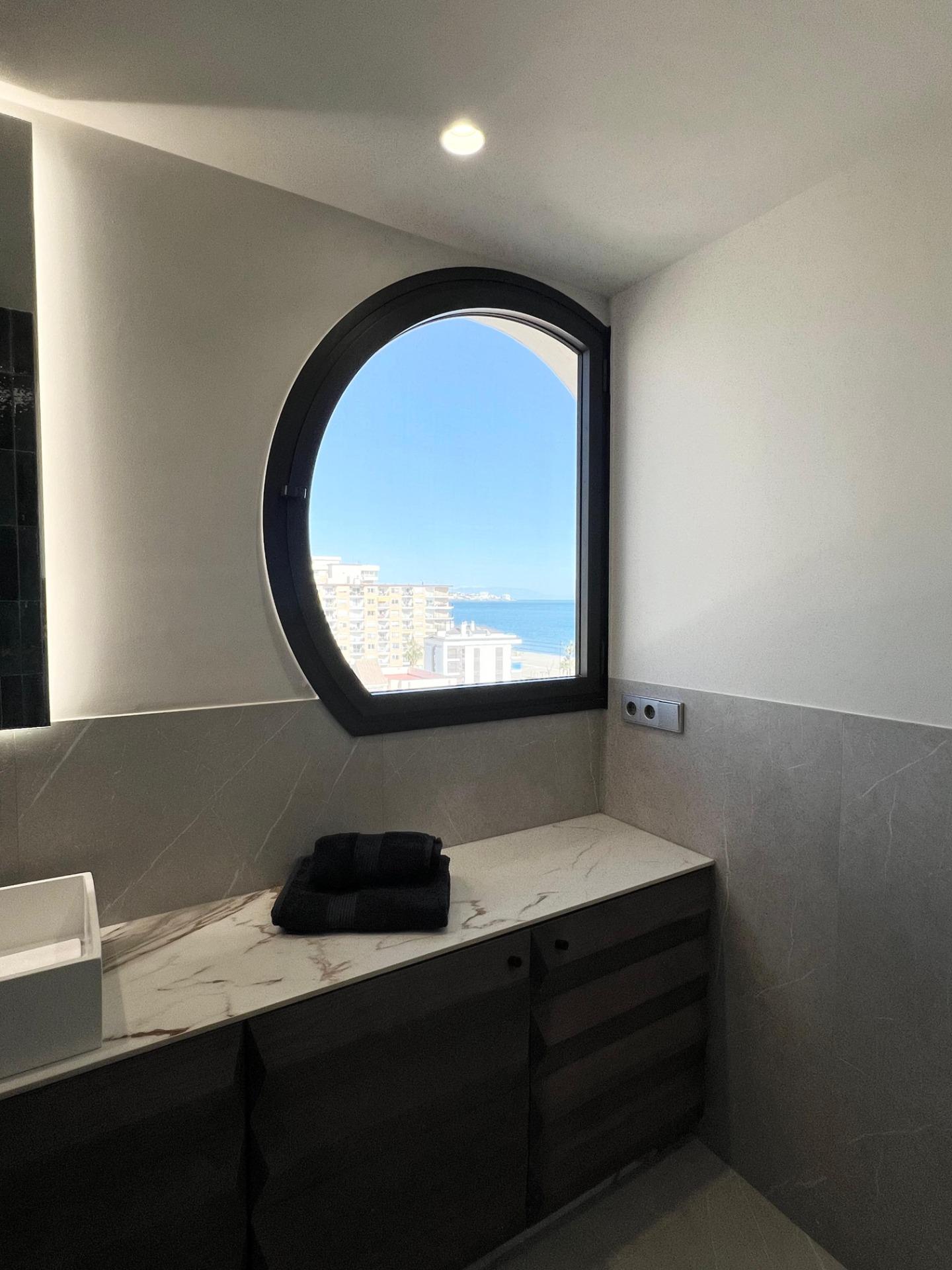 4 Bedroom Penthouse in Fuengirola - Photo 32
